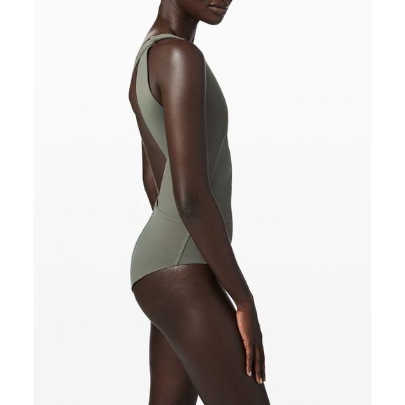 NWT Lululemon Aer Bodysuit *lululemon lab
Palm Deco Sz 2 - Picture 5 of 10